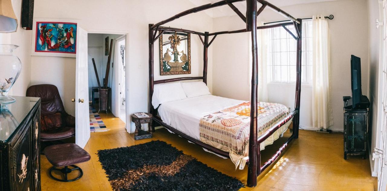 Mikuzi Hotel Kingston Eksteriør billede